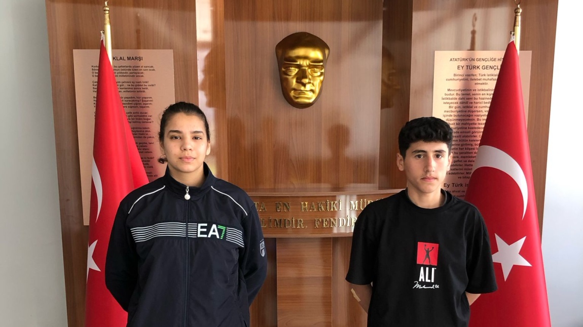 Elazığ Sezai Karakoç Anadolu Lisesi Öğrencileri Boks Turnuvasında Birinci Oldu!